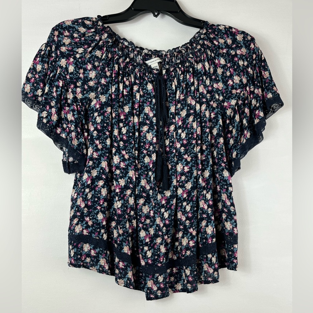 American Eagle Women’s Floral Short Sleeve Blouse Sz M Blue Lace & Tassel Read
